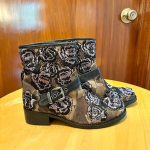 Beverly Feldman Boots | Leather Camouflage w\Floral Embroidery | Women’s Sz 7/37